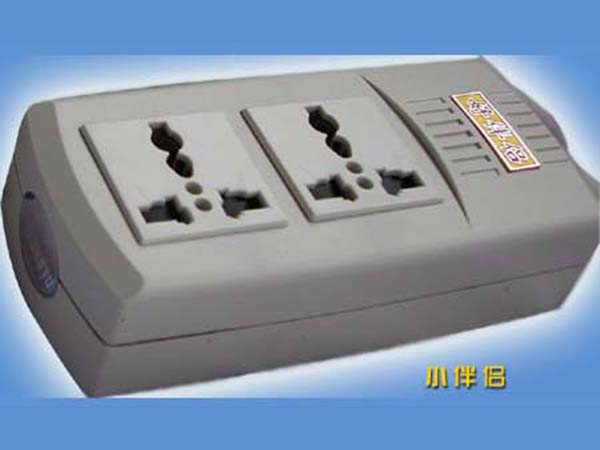 第二代“小伴侣”电源净化器插座