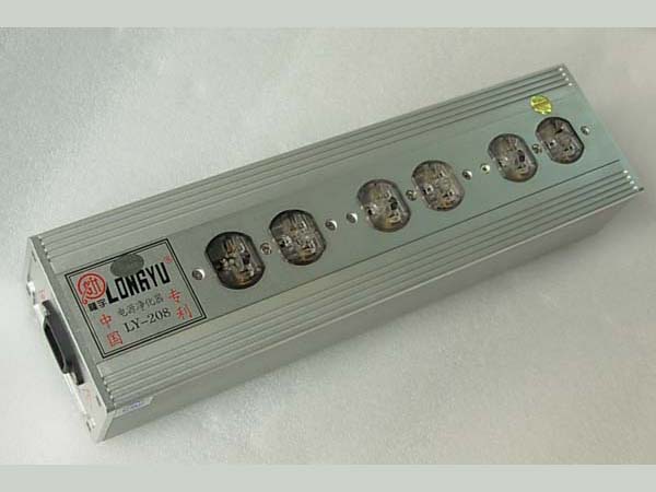 LY-208电源处理器拖板式插座中的“大哥大”