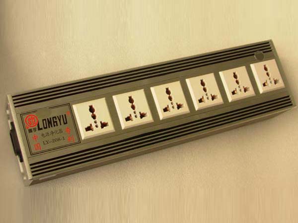 LY-208-1电源处理器拖板式插座中的“大哥大”(最新推出)