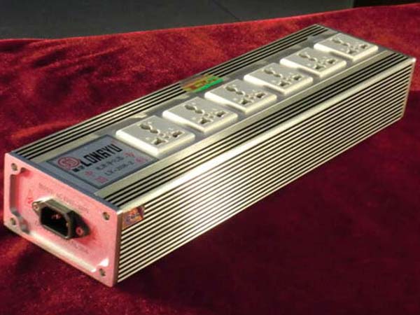 LY -208-8新版六孔电源净化器插排。电参数:680倍频/34KHZ/4400W